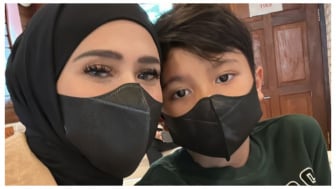 Gemas dengan Tingkah Laku Anak Bungsunya, Netizen Justru Malah Salfok Eyelash Mulan Jameela