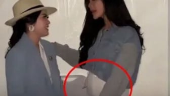 Warganet Salah Fokus Perut Buncit Bella Bonita, Hamil Anak Denny Caknan?