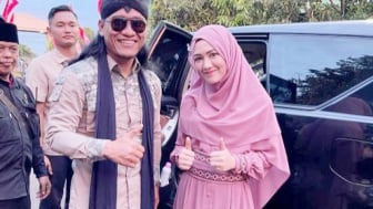 Hadiri Pengajian Gus Miftah, Happy Asmara Bikin Pangling dengan Hijab Cantiknya