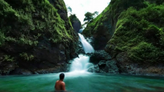 Menikmati Jernihnya Curug Jagapati, Pesona Alam nan Eksotis di Garut Selatan