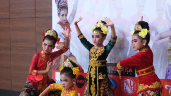 Ratusan Siswa di Garut Ikuti Festival Tari Jaipong