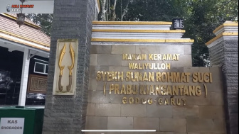 Wisata Religi Makam Gadog Garut, Makam Kramat Syekh Sunan Rohmat Tokoh Penyebar Agama Islam Di Garut