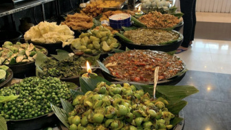 Rumah Makan Sugema Raya, Salah satu Rekomendasi Tempat Makan Khas Sunda dengan Konsep Parasmanan di Garut