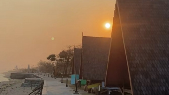 6 Rekomendasi Pantai di Garut Selain Santolo, Ada Tanah Lot-nya Garut!