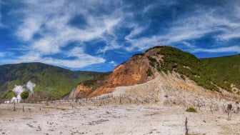 Pesona Kawah Gunung Papandayan Garut, Cocok Dikunjungi Buat Healing dan Foto-foto