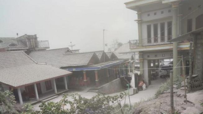 Diselimuti Hujan Abu, Kabupaten Magelang Jadi Daerah Paling Terdampak Erupsi Gunung Merapi