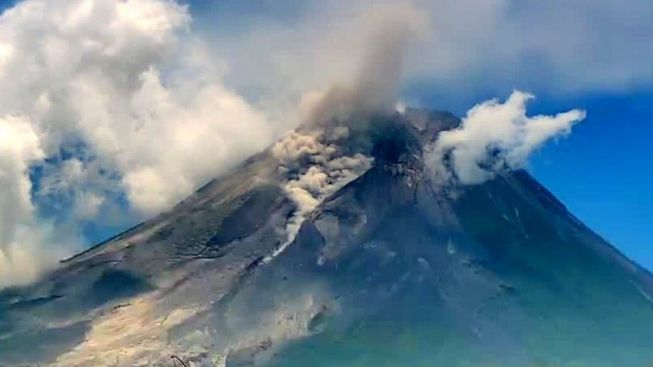 Aktivitas Erupsi Gunung Merapi Masih Tinggi, Sampai Hari ini Terjadi 60 Kali Guguran Awan Panas