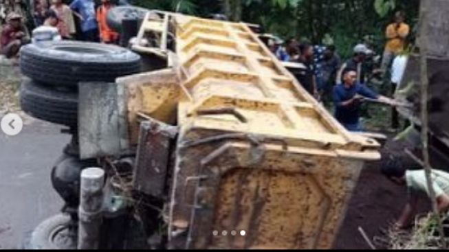 Kumpulan Berita Sukawening Garut Kelebihan Muatan Truk Pengangkut Pasir Terguling Di 3449