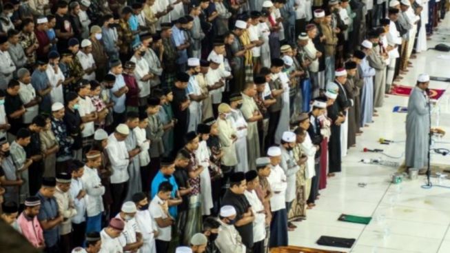 Niat Salat Tarawih Saat Berjamaah atau Dikerjakan Sendiri