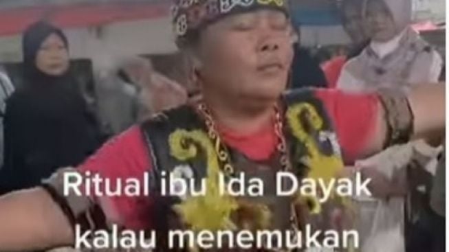 Terungkap, Ternyata Ini Penyebab Ida Dayak Suka Menari-nari Saat Mengobati