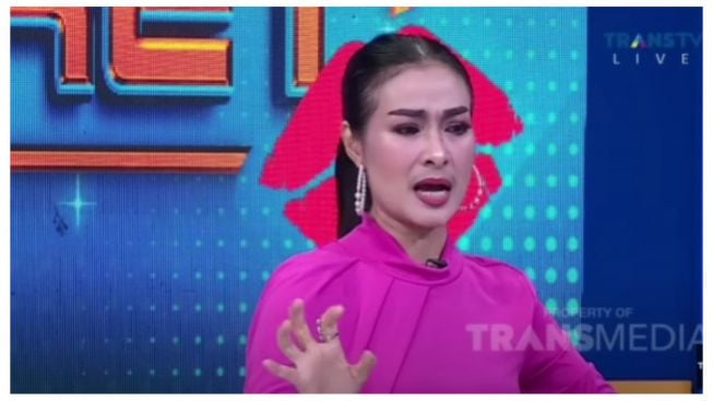 Iis Dahlia Berikan Tanggapan Soal Anaknya, Benarkah Devano Danendra Pindah Agama dan Ngontrak Rumah Sendiri?