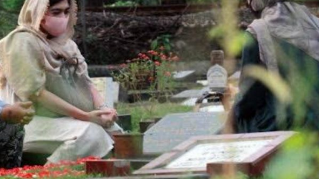 Ziarah Kubur Sebuah Tradisi di Hari Lebaran Idul Fitri, Hingga Hukum Wanita, yang Dilarang Kecuali ALasan Ini