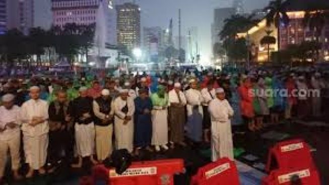 Tata Cara Salat Idul Fitri Dilengkapi dengan Bacaan doa Tiap Gerakan