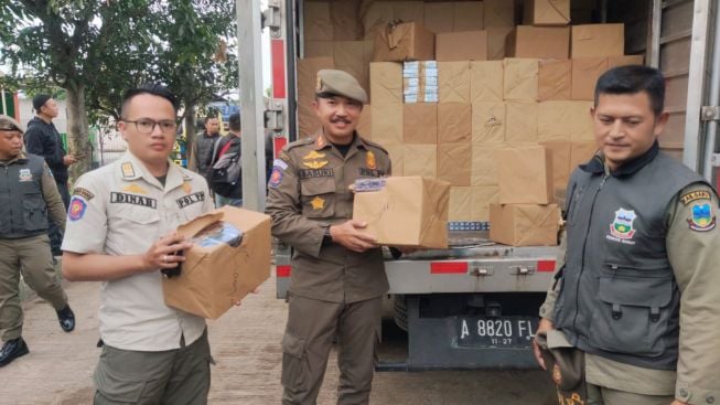 Jutaan Batang Rokok Ilegal dan Satu Pengedar Diamankan Dalam Razia Oleh Satpol PP Garut