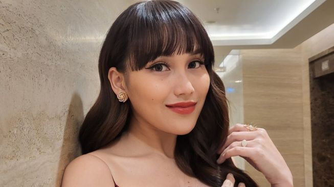 Waduh! Kedapatan nge-Like Foto Ayu Tingting, Ibunda Raffi Ahmad Amy Qanita Berkilah HP nya Kerap Dipakai Cucu