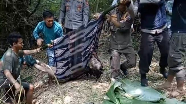 Penemuan Mayat di Sungai Cikamiri Ada Dugaan Dibunuh, Jatanras Polres Garut Melakukan Identifikasi Terhadap Jasad Yogi