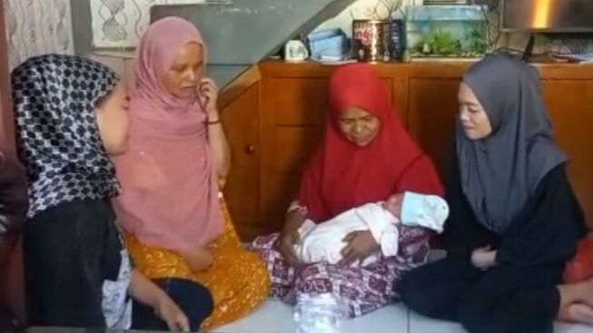 Dilahirkan di Semak-semak, Begini Kondisi Terakhir Bayi dan Ibunya Setelah Dirawat Warga Setempat