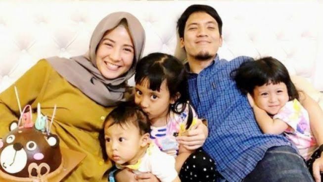 Hari ini Sidang Perdana Desta dan Natasha Rizky dengan Agenda Mediasi, Peluang Rujuk Masih Terbuka