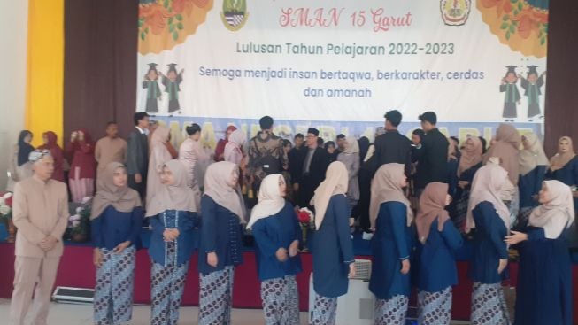 Luluskan 392 Siswa, Sebagian Besar Alumni SMAN 15 Garut Memilih untuk Bekerja Ketimbang Melanjutkan Pendidikan ke Perguruan Tinggi