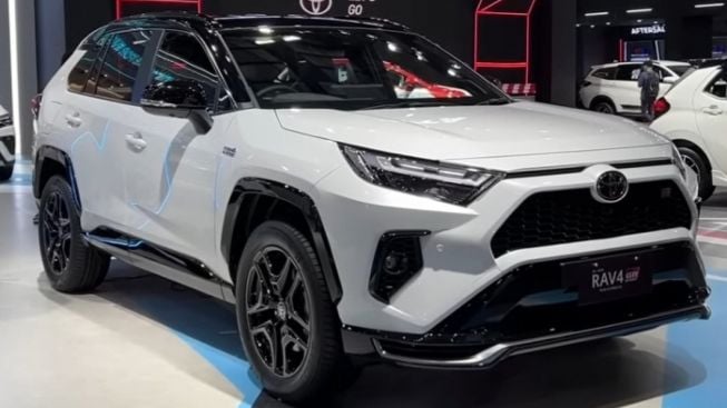 Toyota RAV4 GR Sport Plug-in Hybrid: Keunggulan Performa dan Efisiensi Bahan Bakar yang Mengagumkan