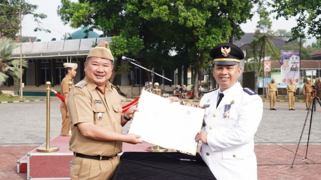 Rena Sudrajat Dipercaya Menjadi Camat Garut Kota Gantikan Teten Sundara, Begini Amanat Bupati untuk 48 Pejabat yang Baru Dilantik