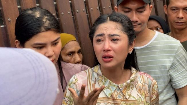 Dewi Perssik Ngamuk-ngamuk Saat Mediasi dengan Ketua RT Masalah Sapi Qurban, Begini Kronologi Awalnya