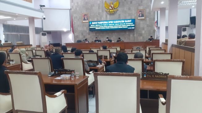 Agenda Rutin Bahas RAPERDA, 15 Anggota DPRD Garut Mangkir di Sidang Paripurna