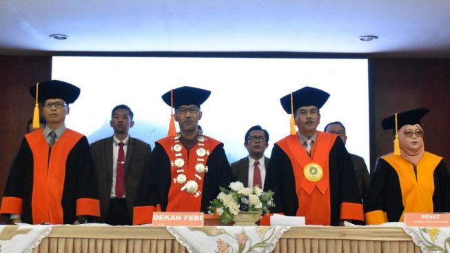 Prof Budiman Mantan Pejabat Pemkab Garut Dikukuhkan sebagai Guru Besar FEBI UIN Sunan Gunung Djati Bandung