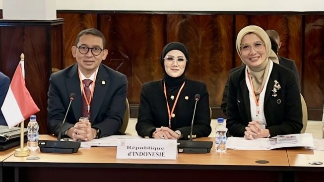 Mulan Jameela Sempat Ngeluh Bau Kaki di Pesawat, Rupanya Pergi Tugas dengan Fadli Zon dan Arzetti