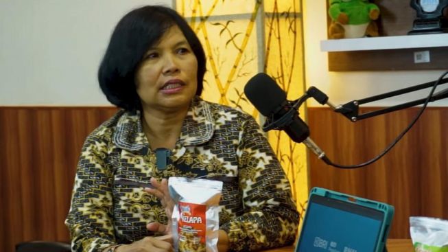 Olah Kulit Semangka Jadi Keripik, Sri Rejeki Berhasil Raup Omzet Rp 7 Juta Perbulan Berkat Bantuan PNM Mekar