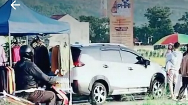 Video Viral, Pedagang di Garut Pakai Mobil Mewah Dibandingkan dengan yang Kerja di Jakarta Masih Nyicil Motor