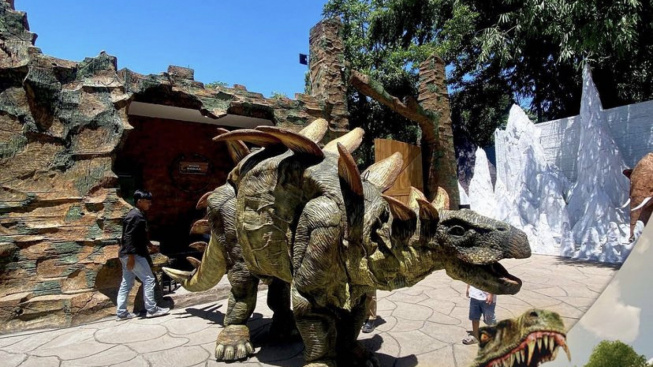 Cuma 15 Menit dari Pusat Kota Garut, Ini Wisata Baru Dinoland Cocok untuk Keluarga