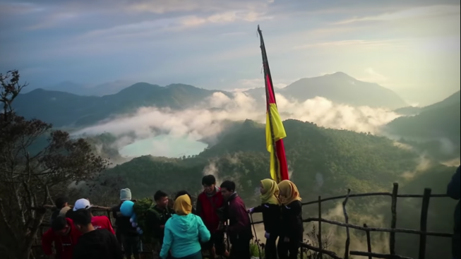 Melihat Indahnya Talaga Bodas dari Puncak Wisata Gunung Sagara Garut