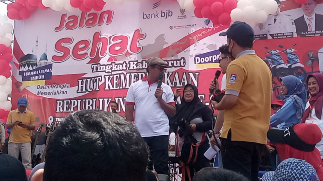 Wakil Bupati Garut Jadi MC Jalan Sehat 2 Jam Full