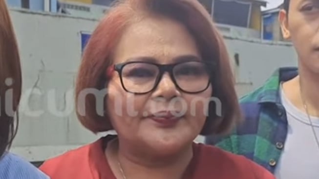 Inara Rusli di Puji Setelah Cium Tangan Ibunda Virgoun, Eva Manurung: Jangan Pencitraan lah