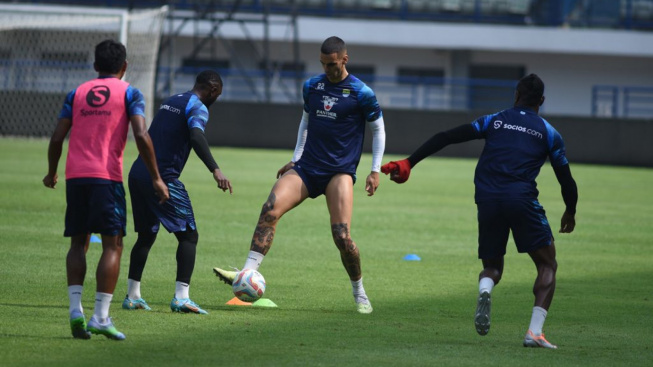 Badai Cedera Menerpa Skuad Persib Bandung, Ciro Alves dan Alberto Rodriguez Bisa Tampil Lawan Bhayangkara FC?