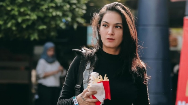 Diduga Sudah Pacaran dengan Virgoun, Netizen Wanti-Wanti Kia Poetri Agar Tak Sama Seperti Inara Rusli