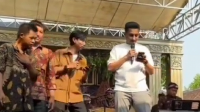 Selain Bisa Ceramah, Habib Jafar Nyanyi Dangdut Galau di Resepsi Pernikahan Nopek Novian, Netizen Beri Apresiasi