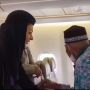 Viral! Jemaah Haji Lansia Minta Turun dari Pesawat Sebelum Lepas Landas, Alasannya Bikin Haru