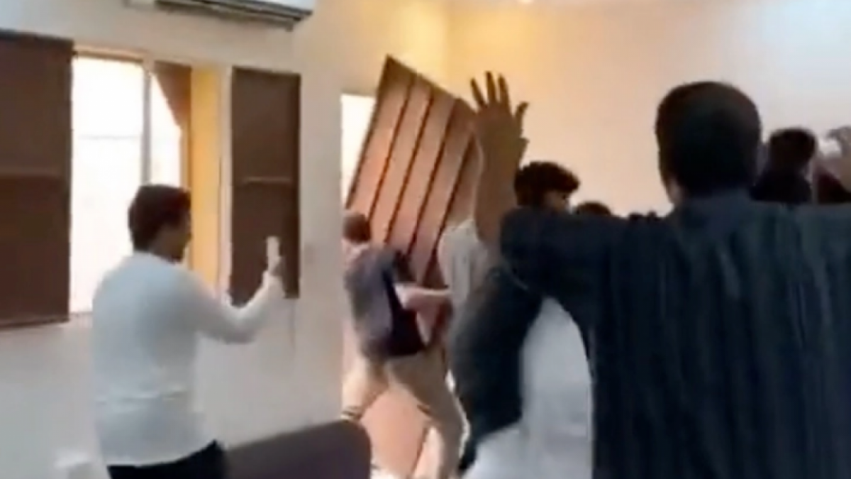 Suporter Arab Saudi [@FootyLimbs]