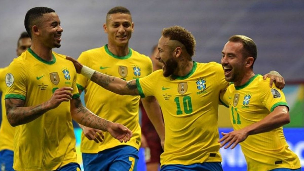 Neymar berselebrasi usai cetak gol kedua Brazil dalam pertandingan perdana Copa America 2021 lawan Venezuela di Mane Garrincha Stadium, Brasilia pada 14 Juni 2021. [[Antara]]
