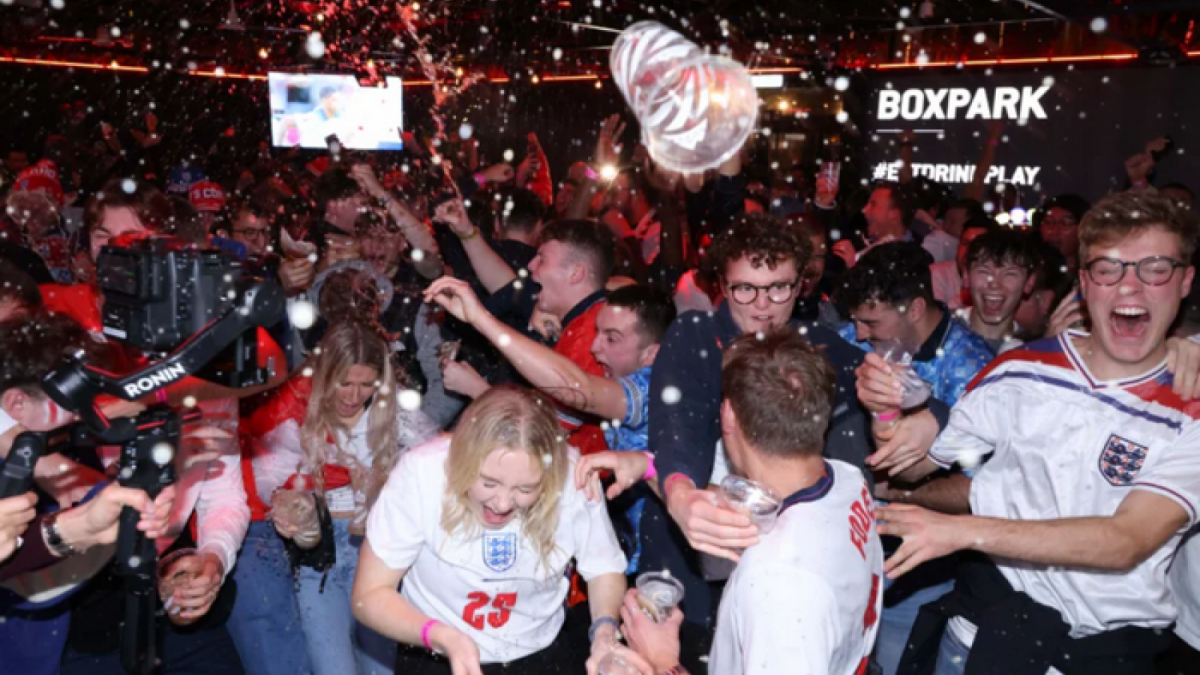 Fans inggris [The Sun]