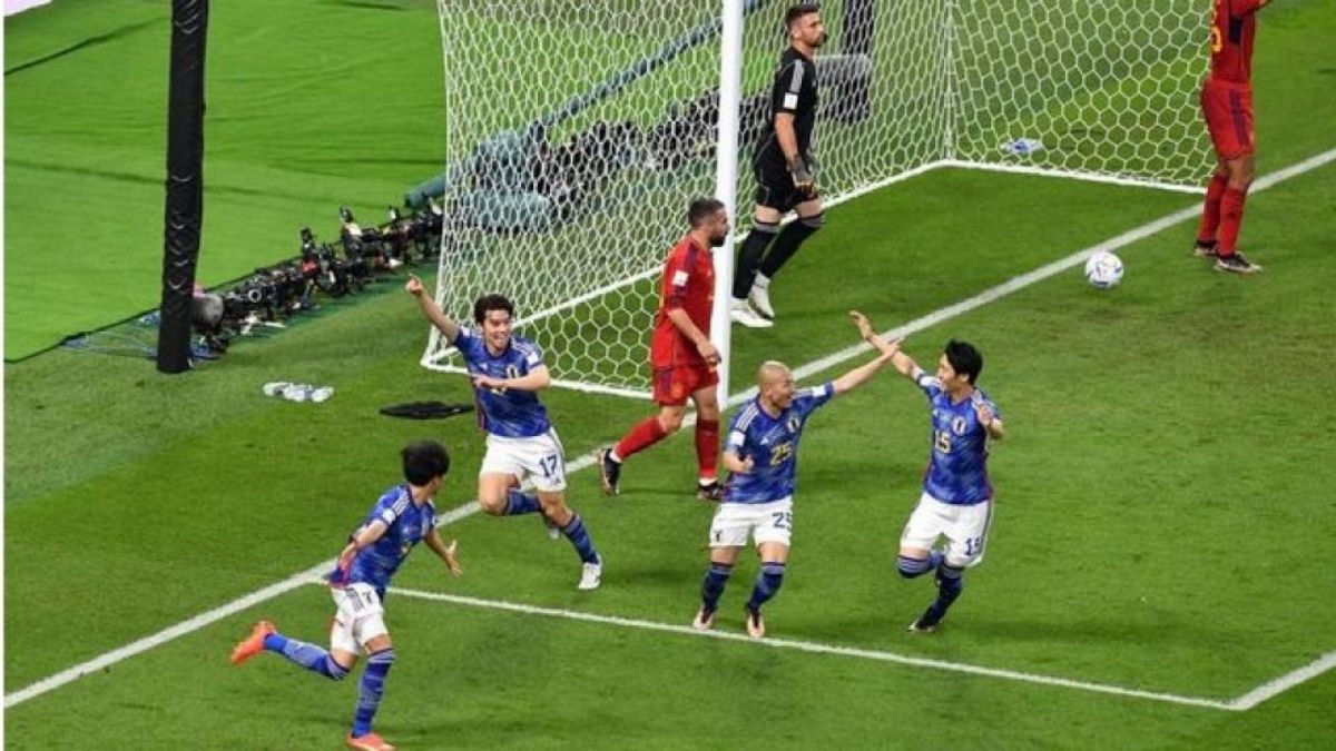 Foto Timnas Jepang pada laga melawan Spanyol [REUTERS/JENNIFER LORENZINI]