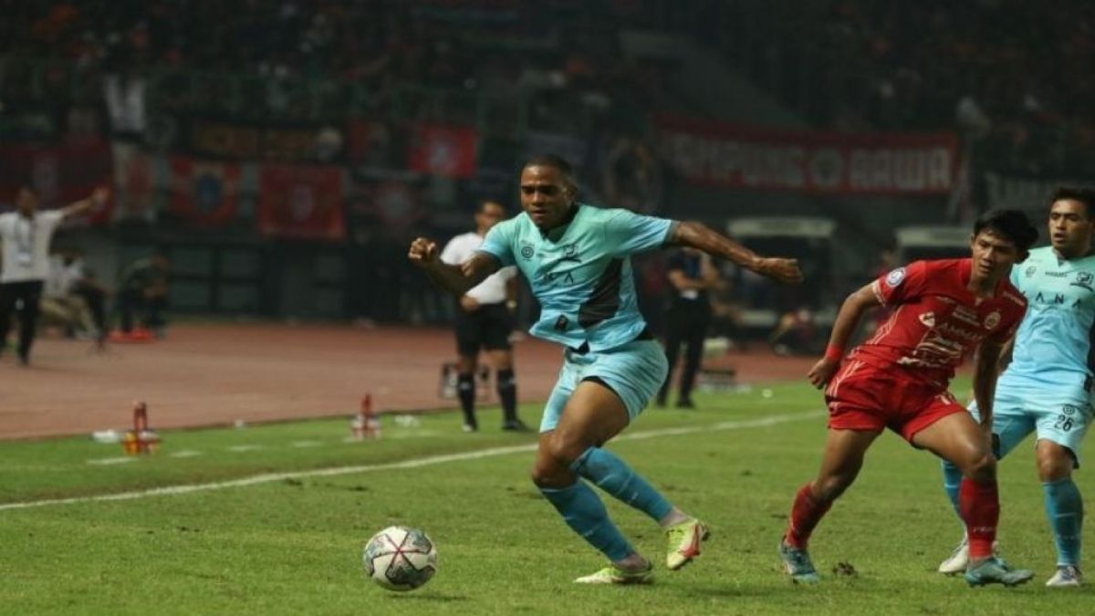 Madura United FC saat menghadapi Persija Jakarta di Stadion Patriot Chandrabaga, Bekasi, Sabtu (17/9/2022) malam. (ANTARA/HO-MO Madura United)