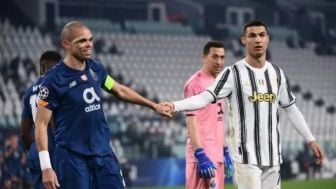 Cristiano Ronaldo Terbahak-bahak Melihat Hasil Karyanya Menggambar Wajah Pepe