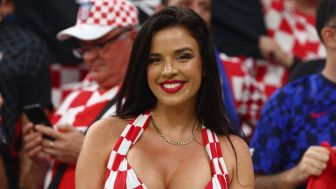 Selalu Tampil Seksi, Miss Kroasia Ivana Knoll Jadi Incaran para Lelaki untuk Berfoto