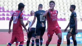 Hasil BRI Liga 1: Mental Baja, Arema FC Jungkalkan Dewa United 2-0