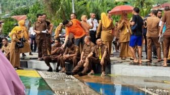 Mengenal Tradisi Batobo di Maluku Usai Perhelatan Piala Dunia, Ceburkan Diri ke Laut karena Tim Kalah