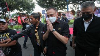 Panas! Iwan Bule Dikudeta Sekjen dan Exco PSSI, Kader Partai Golkar Riau Terseret