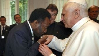 Paus Benediktus XVI dan Kecintaannya pada Sepak Bola, Momen Lucu Saat Jumpa Pele